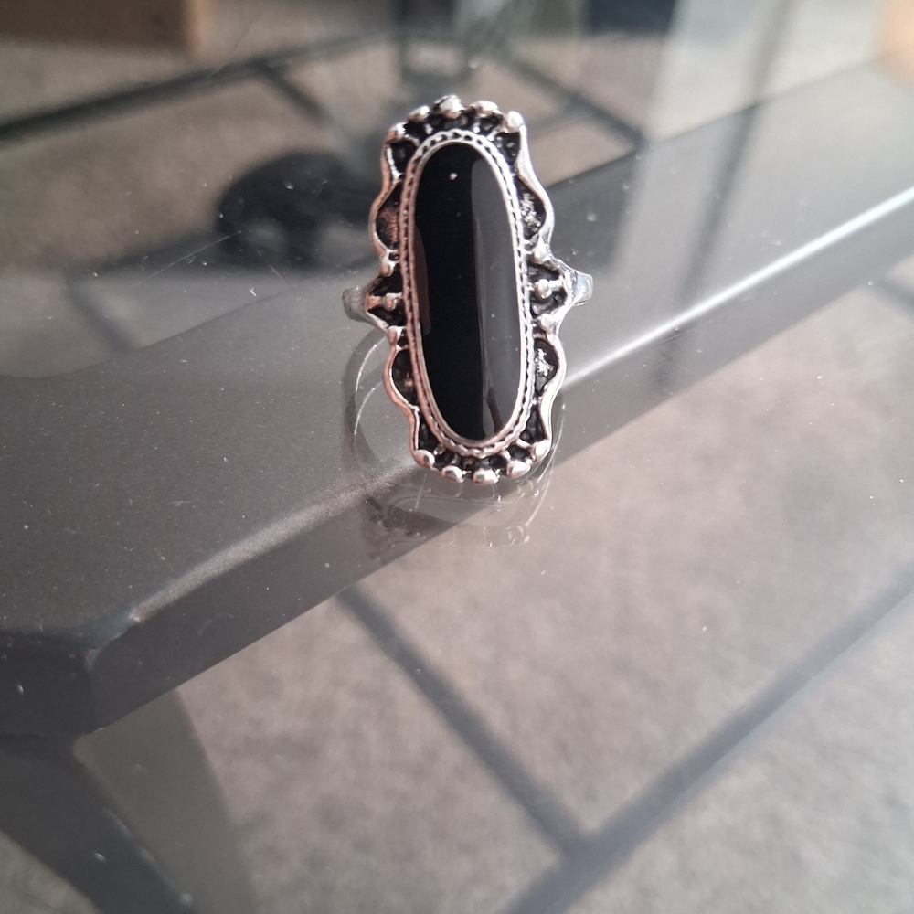 Elegant Black and Silver Women's Ring